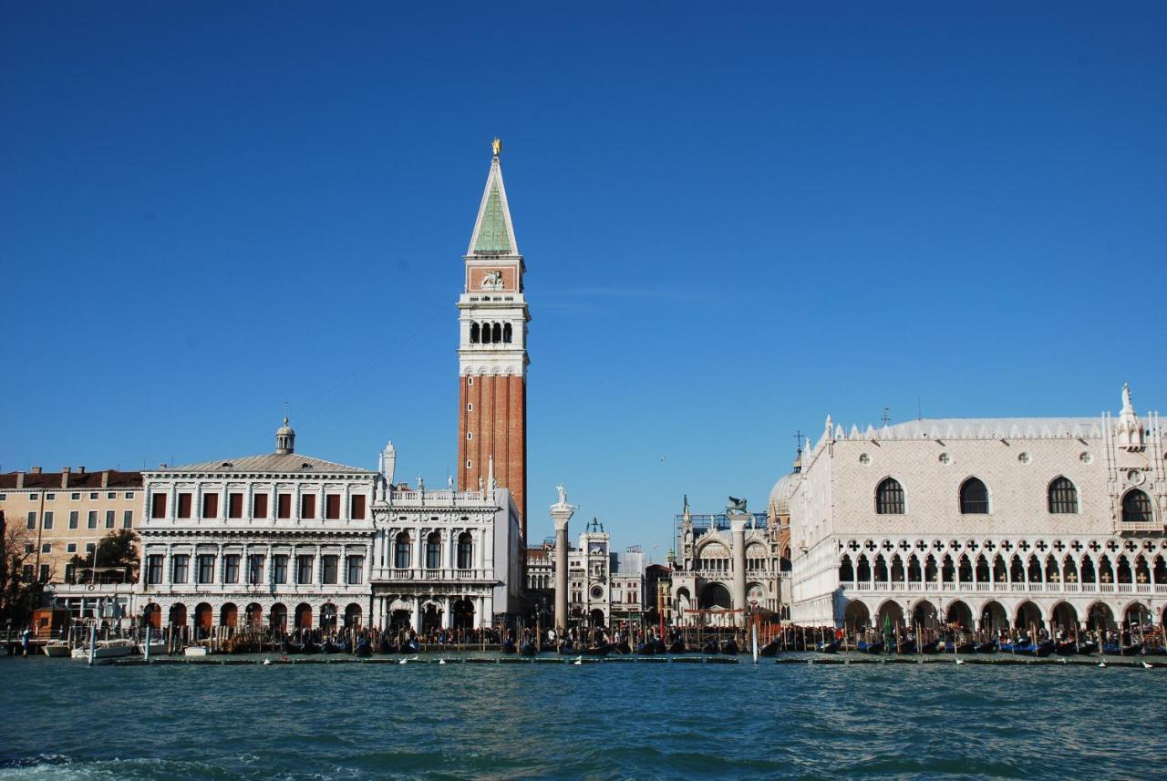 Canal Tron Venezia Esterno foto
