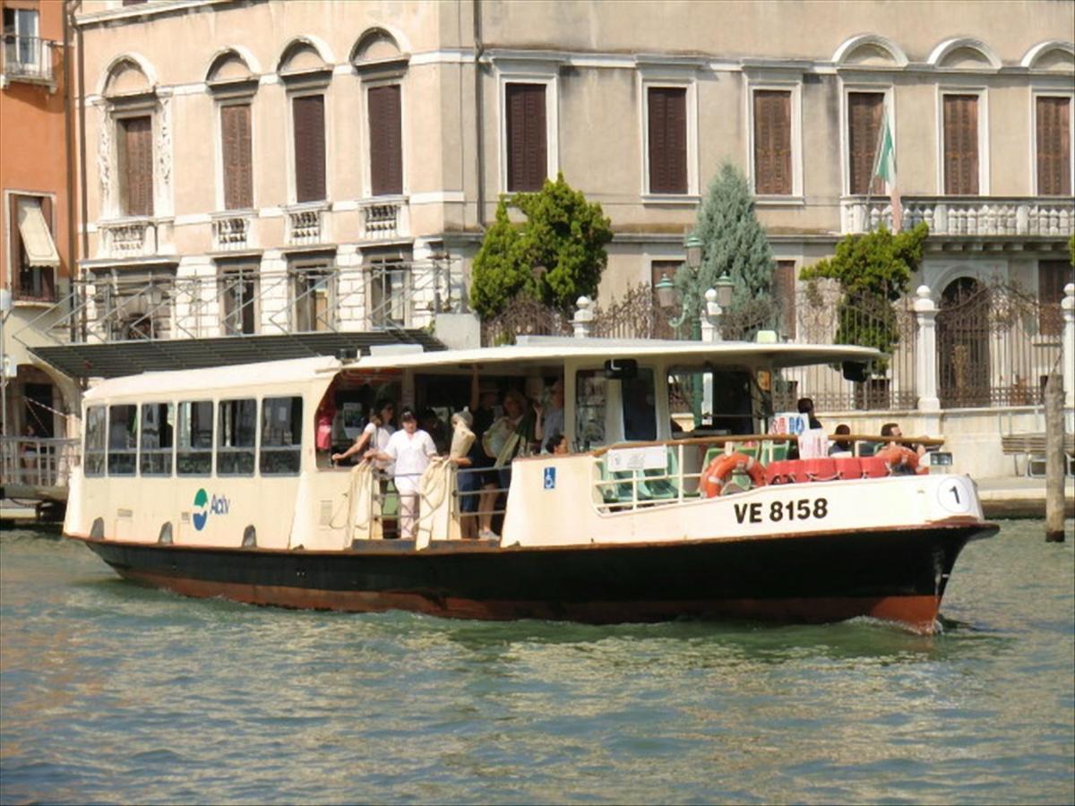 Canal Tron Venezia Esterno foto